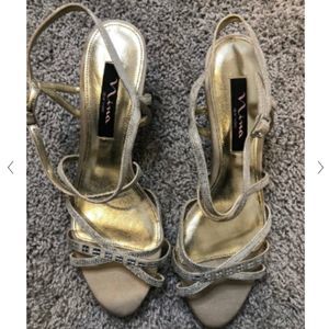 NWOT Nina Silver Jeweled "Chimere" Heels